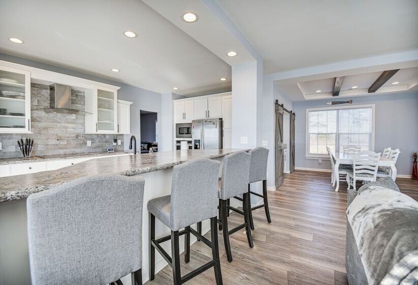 Private Beach & Deck: Bayfront Home In Hayes!