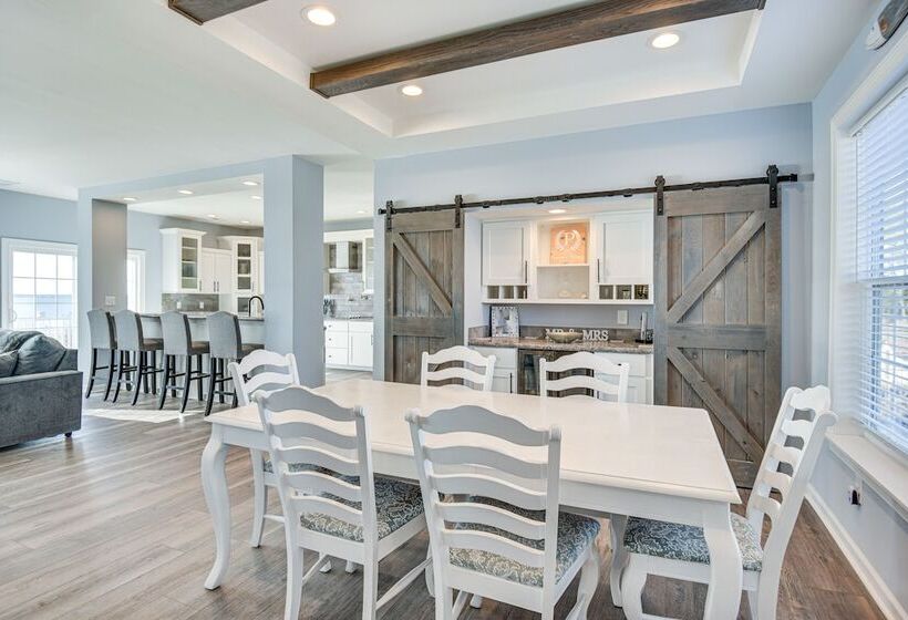 Private Beach & Deck: Bayfront Home In Hayes!