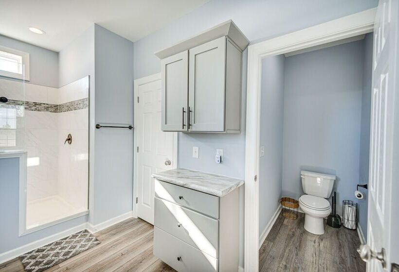 Private Beach & Deck: Bayfront Home In Hayes!