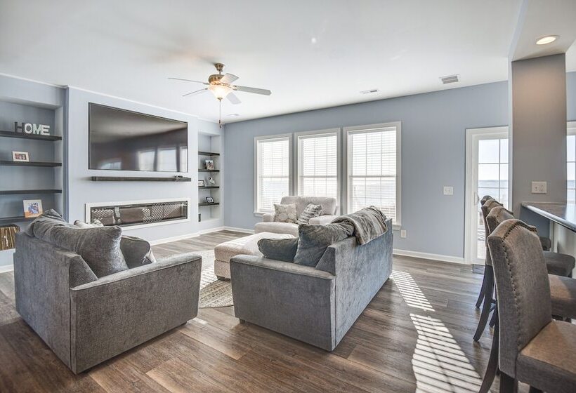 Private Beach & Deck: Bayfront Home In Hayes!