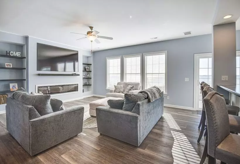 Private Beach & Deck: Bayfront Home In Hayes!