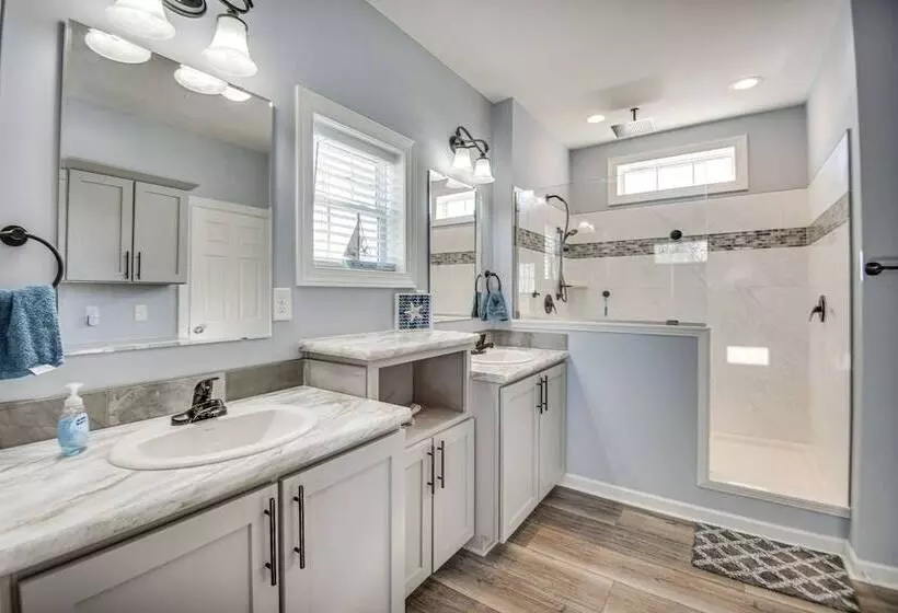 Private Beach & Deck: Bayfront Home In Hayes!