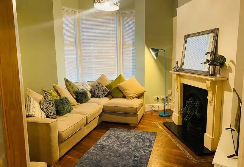 Residenssi Beautiful 3 Bed House In Preston