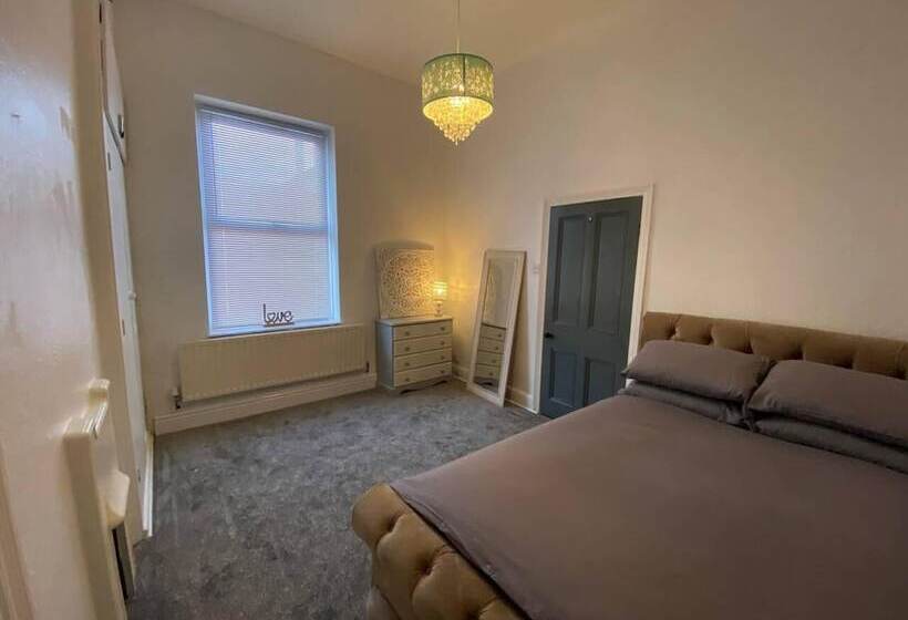إقامة Beautiful 3 Bed House In Preston