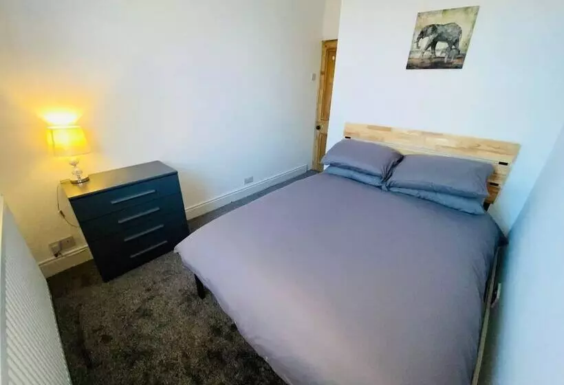 Residenssi Beautiful 3 Bed House In Preston