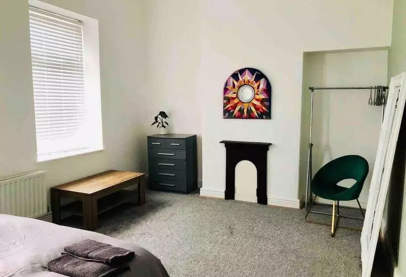 Residenssi Beautiful 3 Bed House In Preston