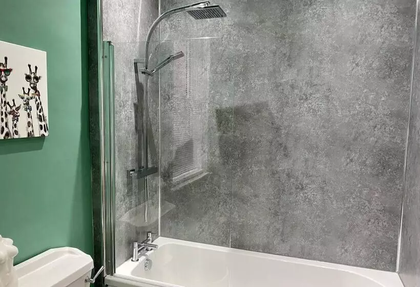 Residenssi Beautiful 3 Bed House In Preston