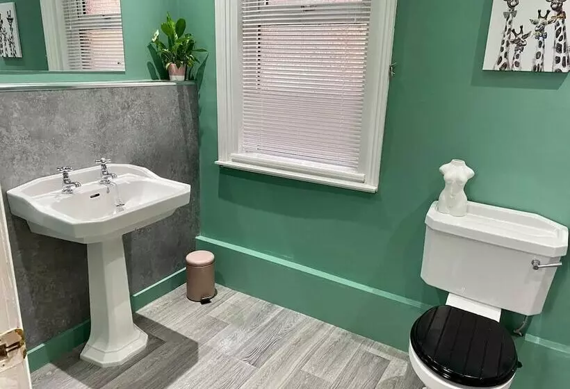 Residenssi Beautiful 3 Bed House In Preston