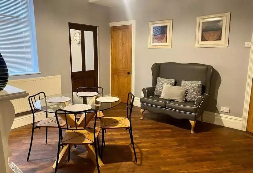 Residenssi Beautiful 3 Bed House In Preston