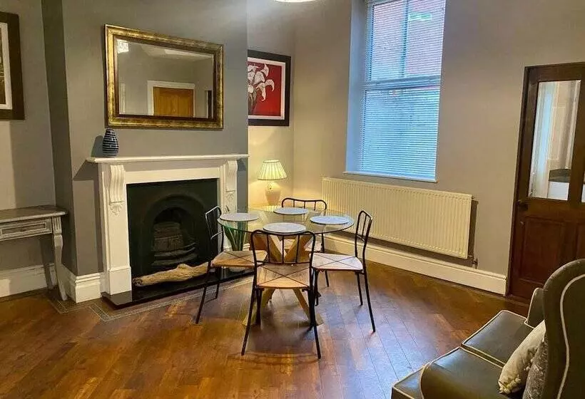 Residenssi Beautiful 3 Bed House In Preston