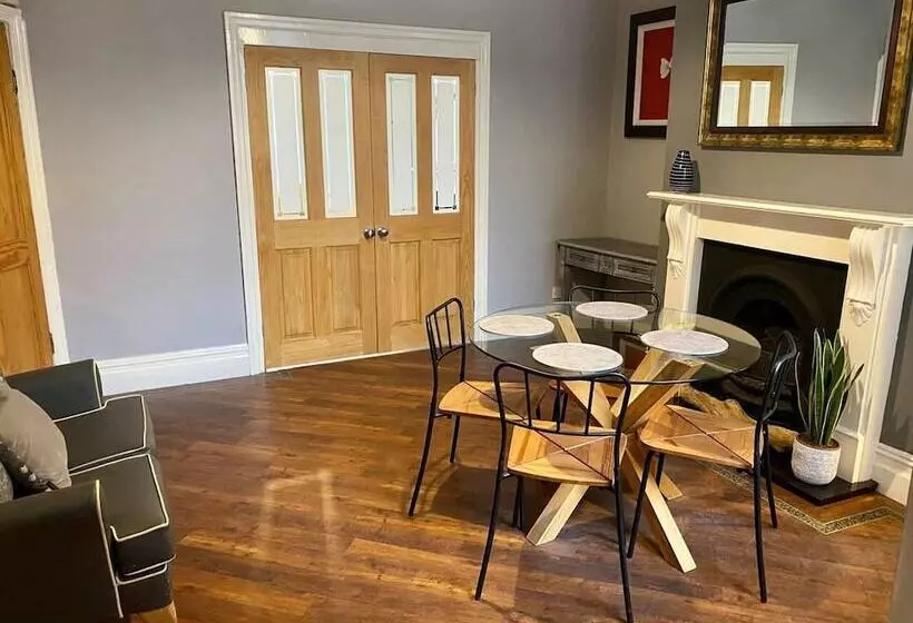 Residenssi Beautiful 3 Bed House In Preston