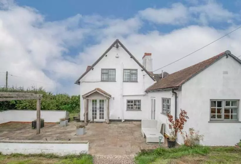 Residenssi Beautiful 3 Bed House In The Hamlet Of Ham Green