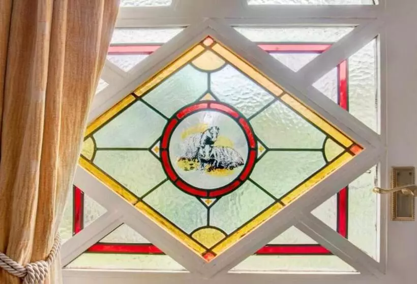 Residenssi Beautiful 3 Bed House In The Hamlet Of Ham Green