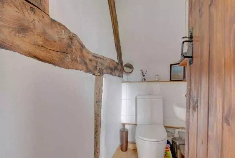 Residenssi Beautiful 3 Bed House In The Hamlet Of Ham Green