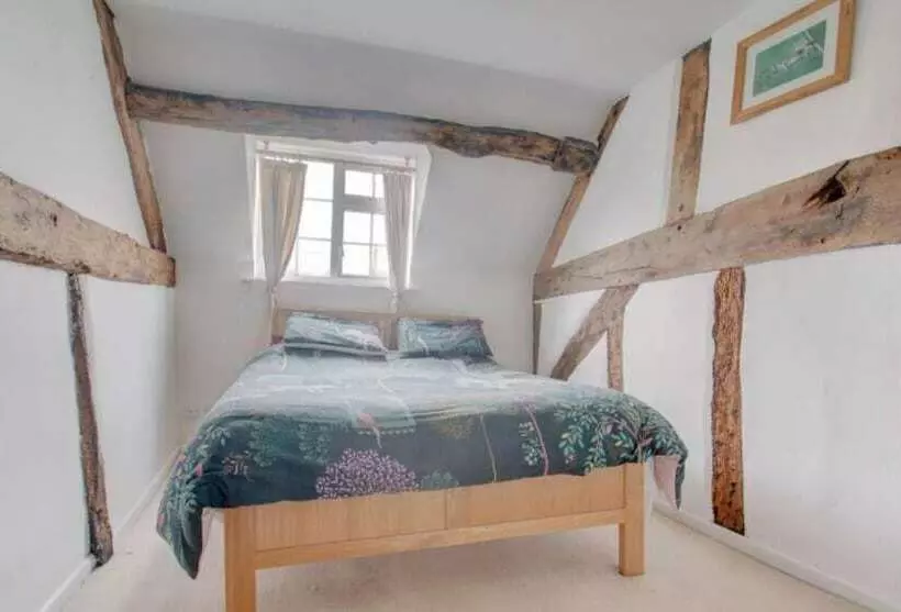 Residenssi Beautiful 3 Bed House In The Hamlet Of Ham Green