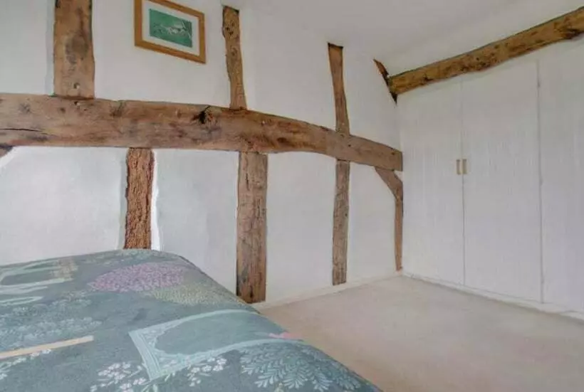 Residenssi Beautiful 3 Bed House In The Hamlet Of Ham Green