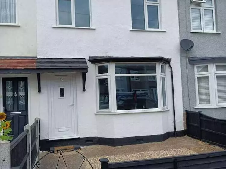 Residenssi Cool 2 Bed House Hornchurch, Arcade Games, Parking