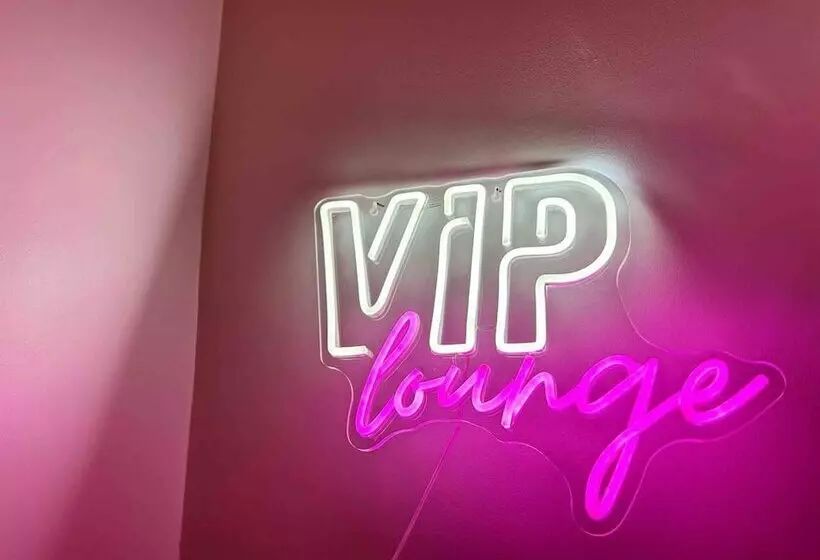 Residenssi Cool 2 Bed House Hornchurch, Arcade Games, Parking