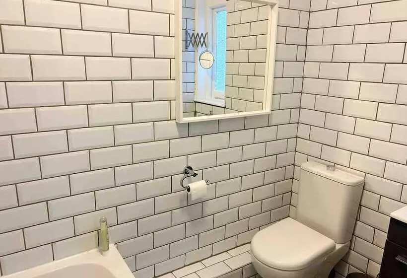 Residenssi Cool 2 Bed House Hornchurch, Arcade Games, Parking