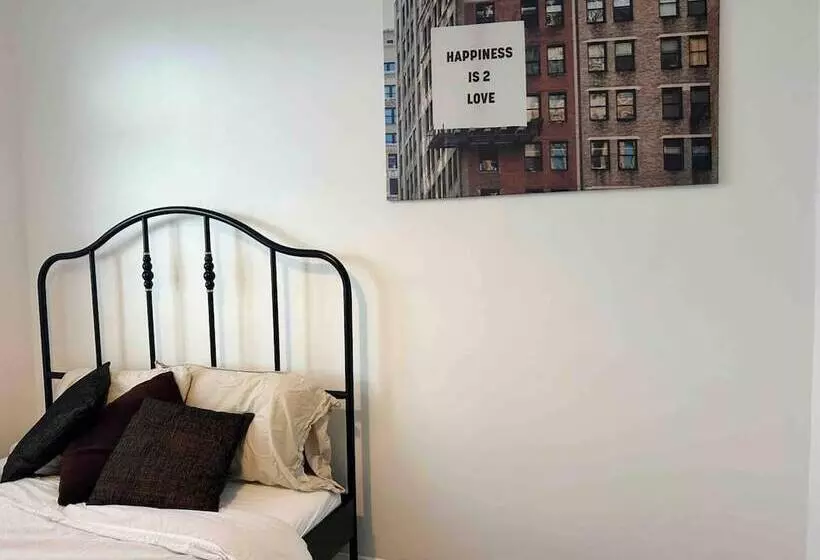 Residenssi Cool 2 Bed House Hornchurch, Arcade Games, Parking