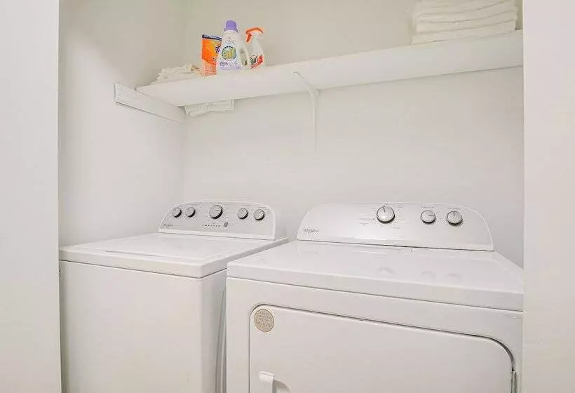 Sanford Family Home W/ Deck ~ 2 Mi To Downtown!