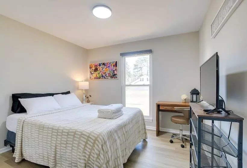 Sanford Family Home W/ Deck ~ 2 Mi To Downtown!