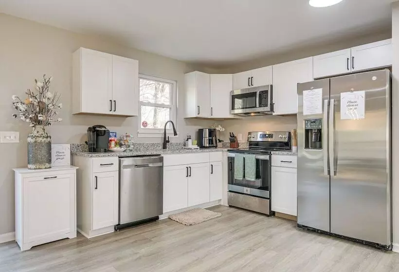 Sanford Family Home W/ Deck ~ 2 Mi To Downtown!