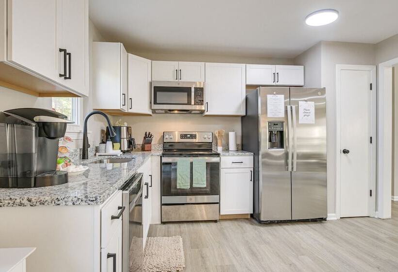 Sanford Family Home W/ Deck ~ 2 Mi To Downtown!