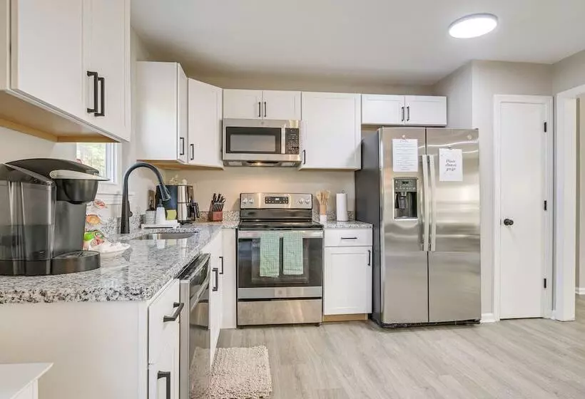 Sanford Family Home W/ Deck ~ 2 Mi To Downtown!