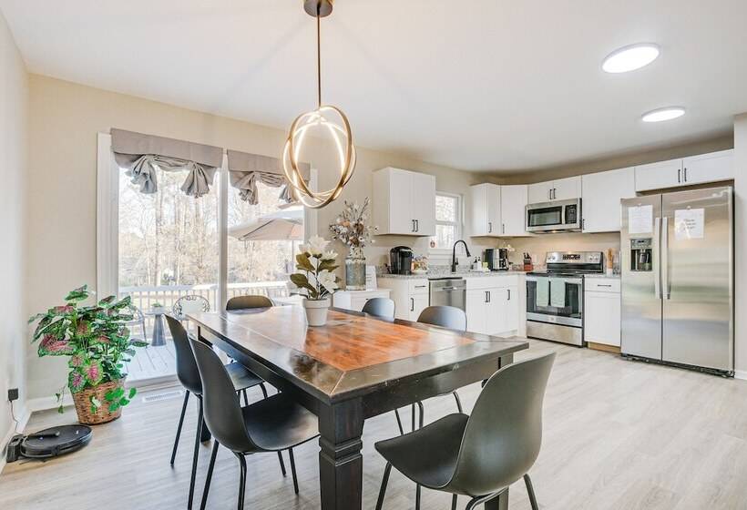 Sanford Family Home W/ Deck ~ 2 Mi To Downtown!