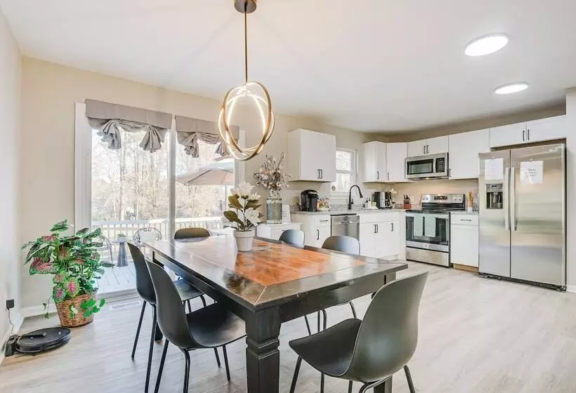 Sanford Family Home W/ Deck ~ 2 Mi To Downtown!