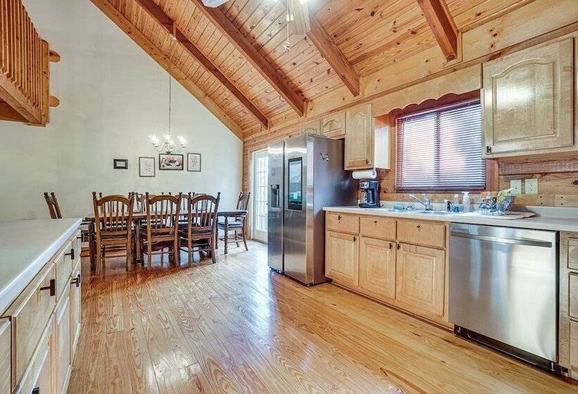 Spacious Log Cabin In Helen W/ Deck & Pool Access!