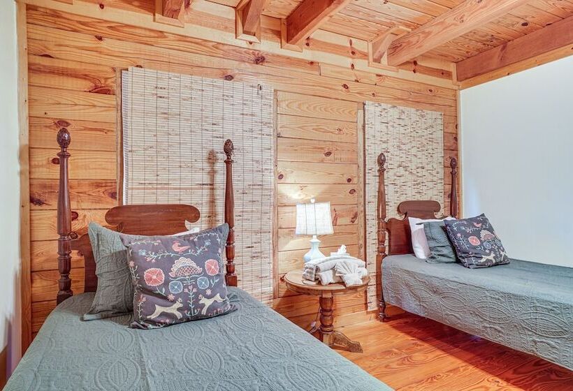 Spacious Log Cabin In Helen W/ Deck & Pool Access!
