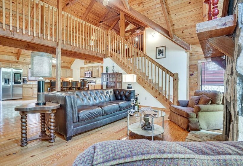Spacious Log Cabin In Helen W/ Deck & Pool Access!