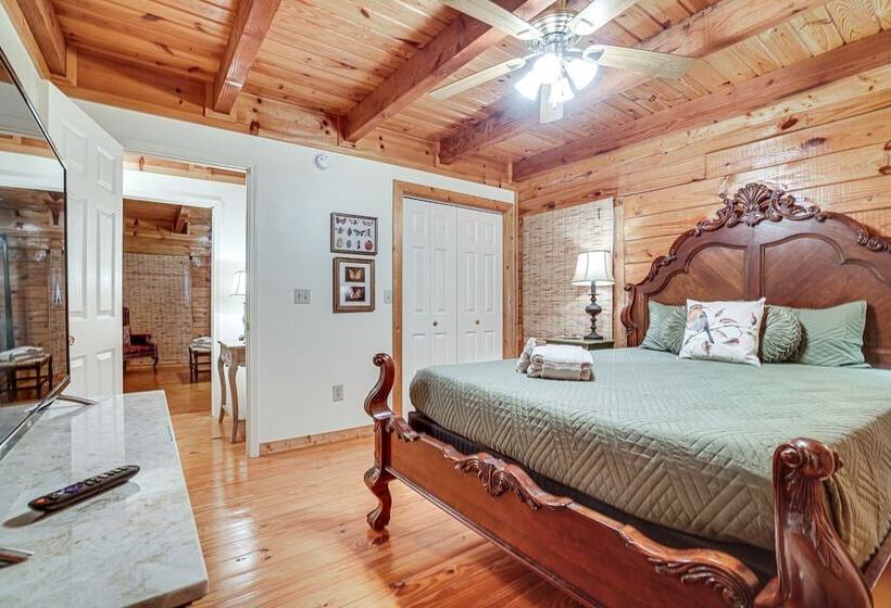 Spacious Log Cabin In Helen W/ Deck & Pool Access!