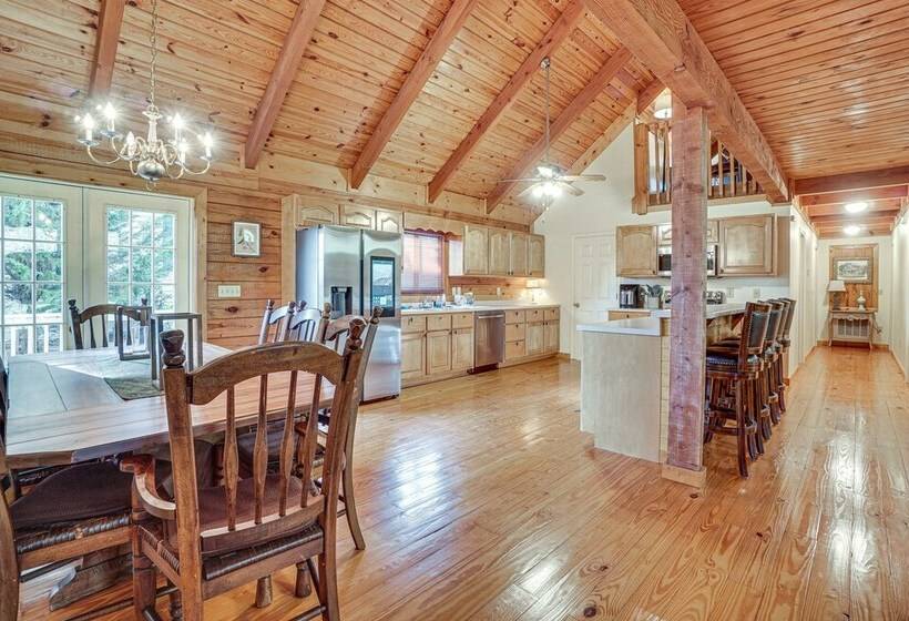 Spacious Log Cabin In Helen W/ Deck & Pool Access!