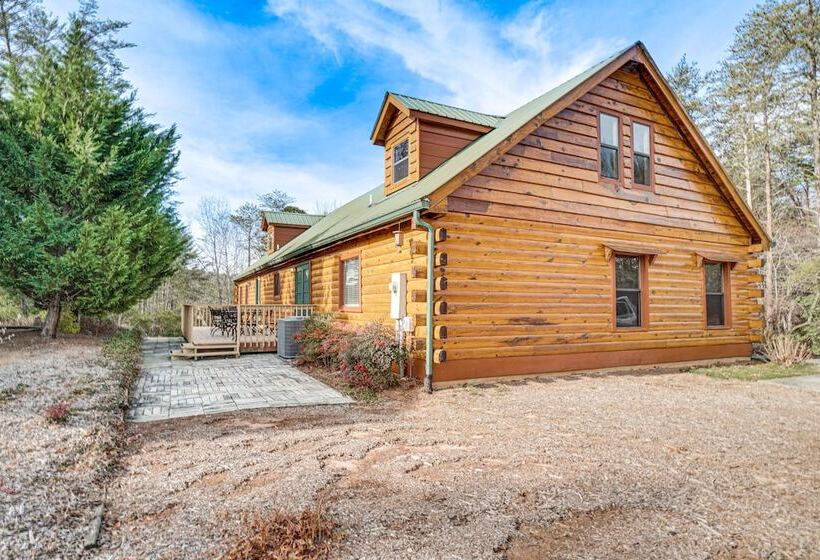 Spacious Log Cabin In Helen W/ Deck & Pool Access!