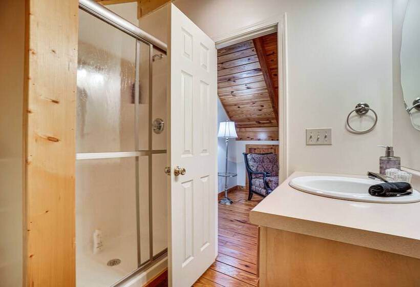 Spacious Log Cabin In Helen W/ Deck & Pool Access!