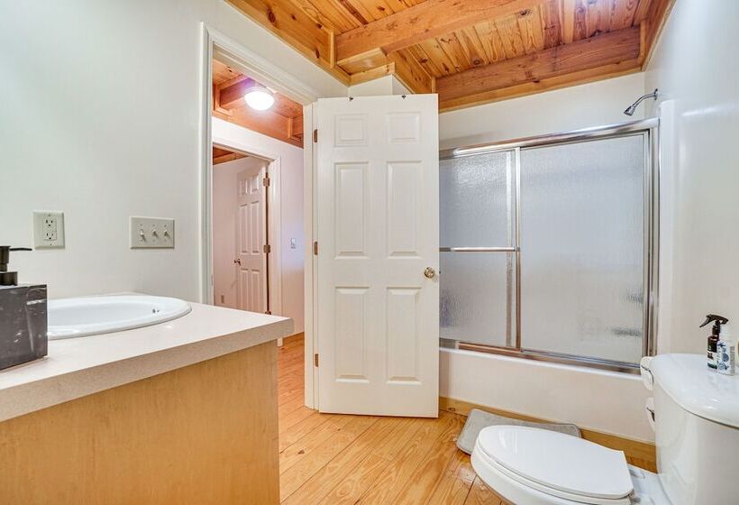 Spacious Log Cabin In Helen W/ Deck & Pool Access!
