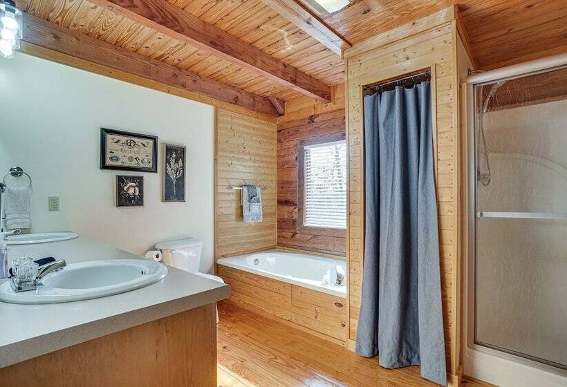 Spacious Log Cabin In Helen W/ Deck & Pool Access!