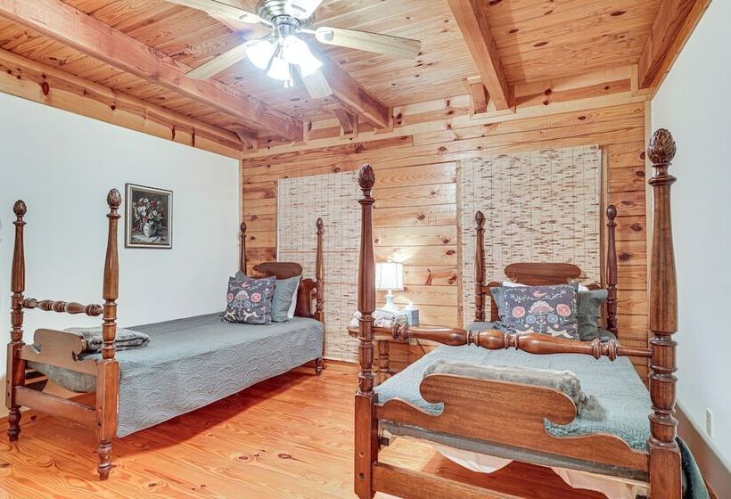 Spacious Log Cabin In Helen W/ Deck & Pool Access!