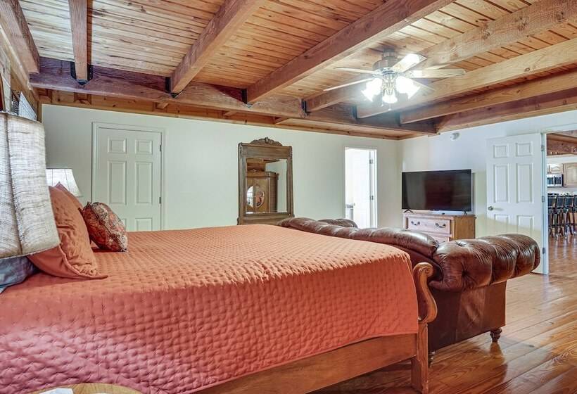 Spacious Log Cabin In Helen W/ Deck & Pool Access!
