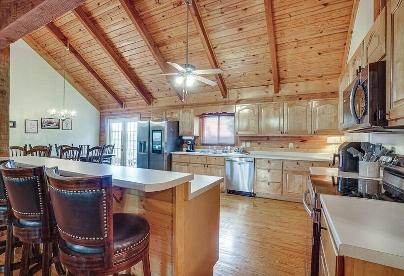 Spacious Log Cabin In Helen W/ Deck & Pool Access!