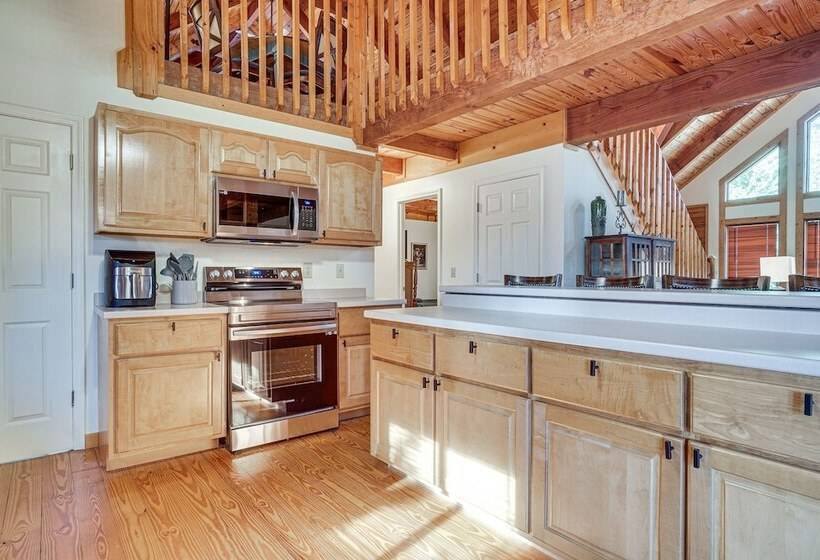 Spacious Log Cabin In Helen W/ Deck & Pool Access!