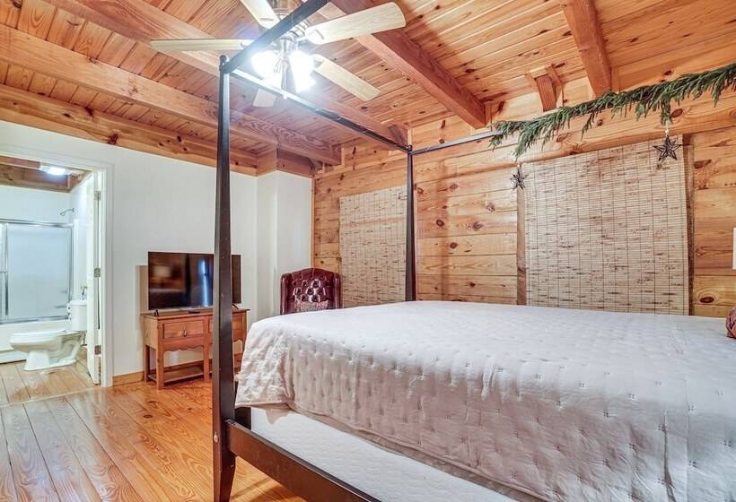 Spacious Log Cabin In Helen W/ Deck & Pool Access!