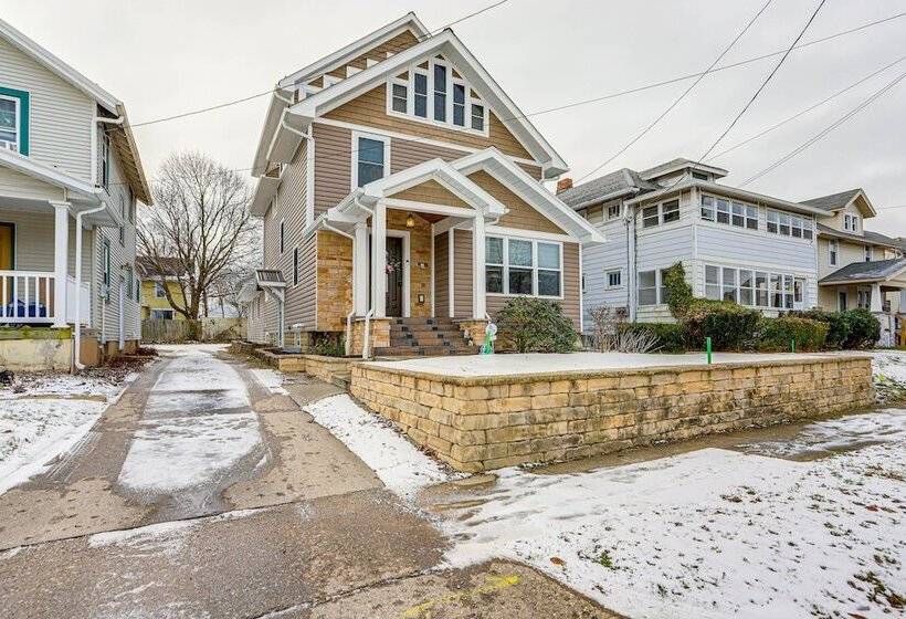 Warm & Cozy Mansfield Home: Deck, Gas Fire Table!