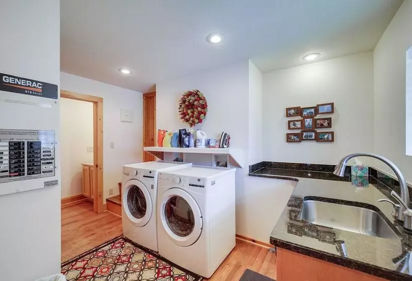 Waterfront Watauga Lake Home W/ Private Dock!