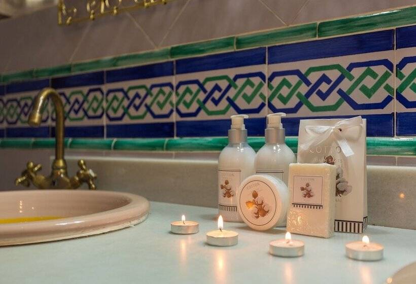 Carmen Vistas De La Alhambra