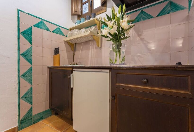 Carmen Vistas De La Alhambra