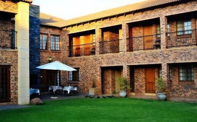 בית מלון כפרי Alveston Manor